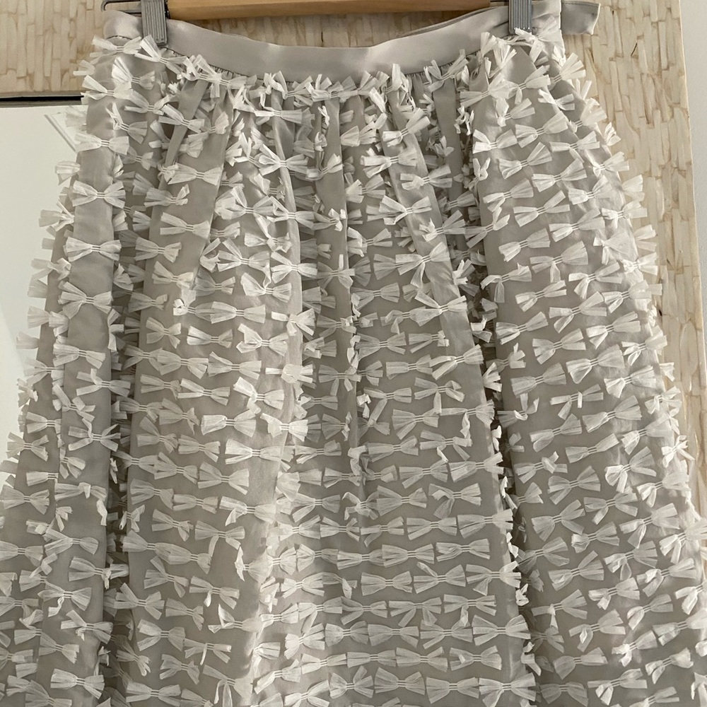 Bow embellished short skirt